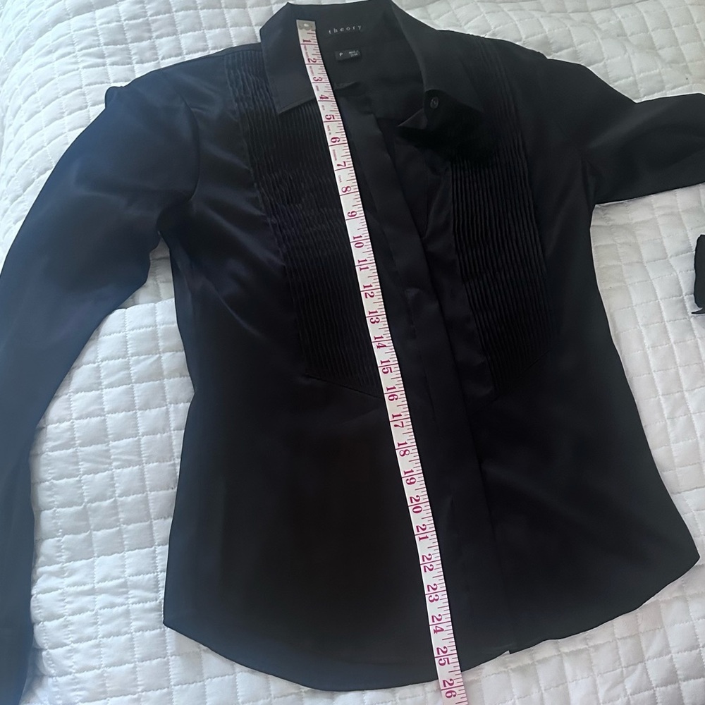 Tuxedo type beautiful new condition black Theory blouse S-M - has spandex